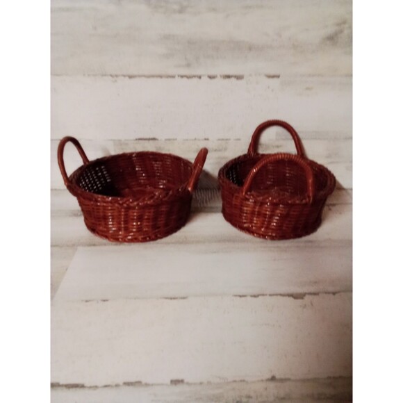 Small Round Set Of Two Baskets With Handles Bread / Fruit Basket Decor - Picture 5 of 13